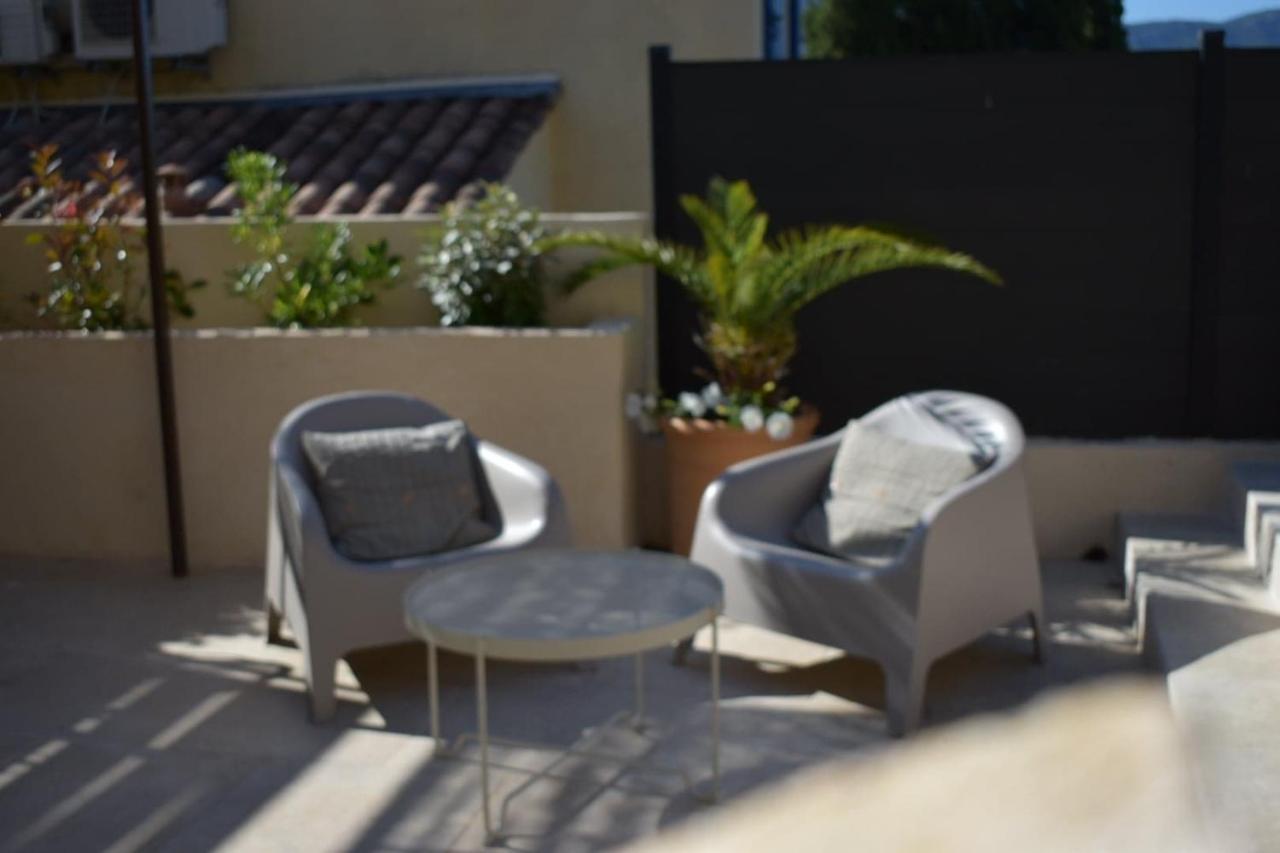 La Maison Bourgeoise - Adults Only Hotel Pourrieres Luaran gambar